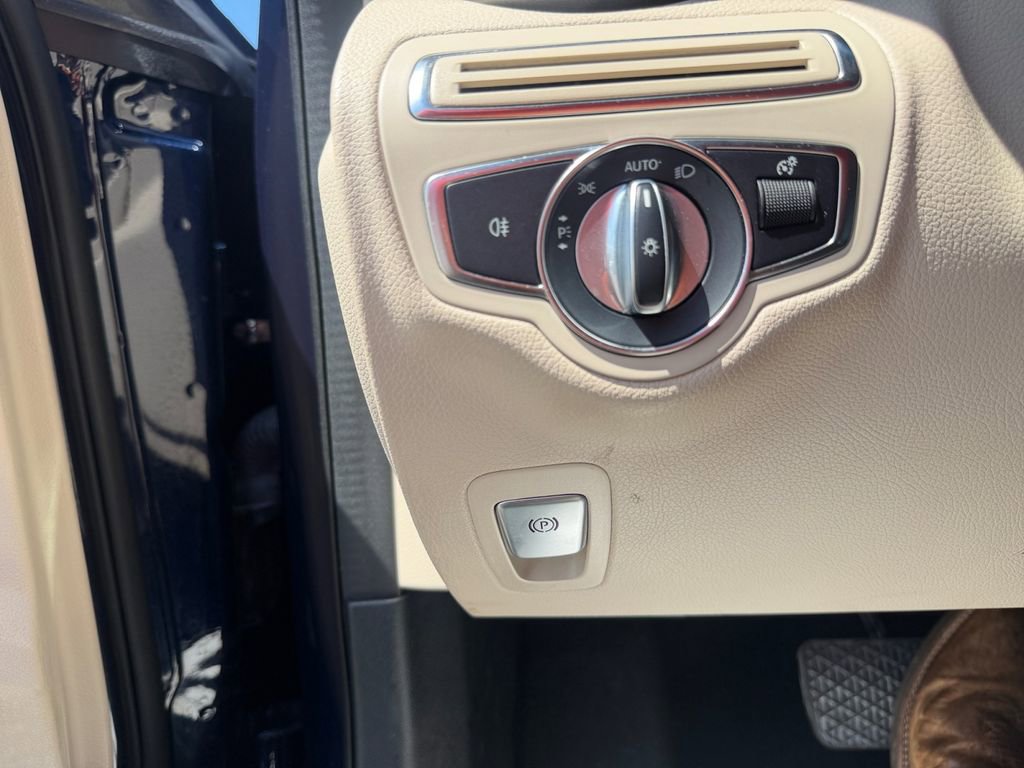 Used 2021 Mercedes-Benz C 300 Sedan image 22