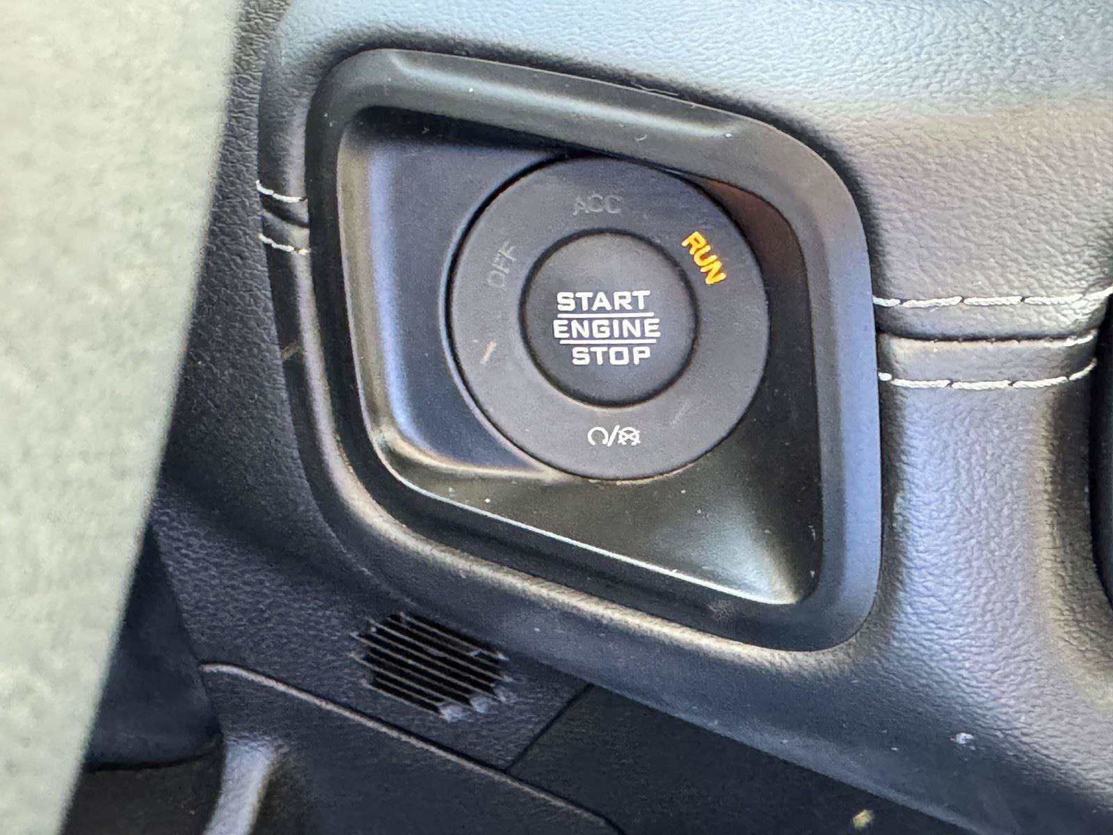 Used 2025 Jeep Wrangler Unlimited Sahara AWD/4WD image 28