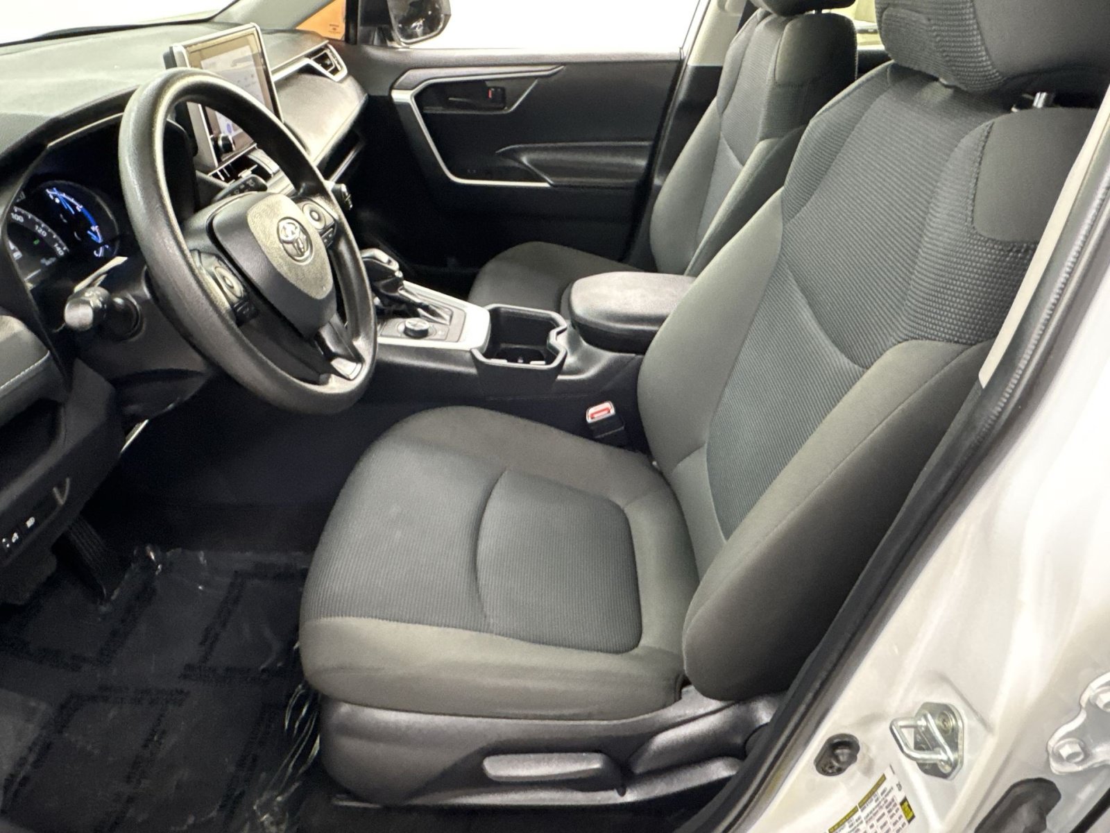 Used 2025 Toyota RAV4 LE AWD/4WD image 16