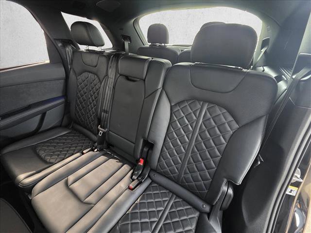 Used 2023 Audi SQ7 Prestige image 11