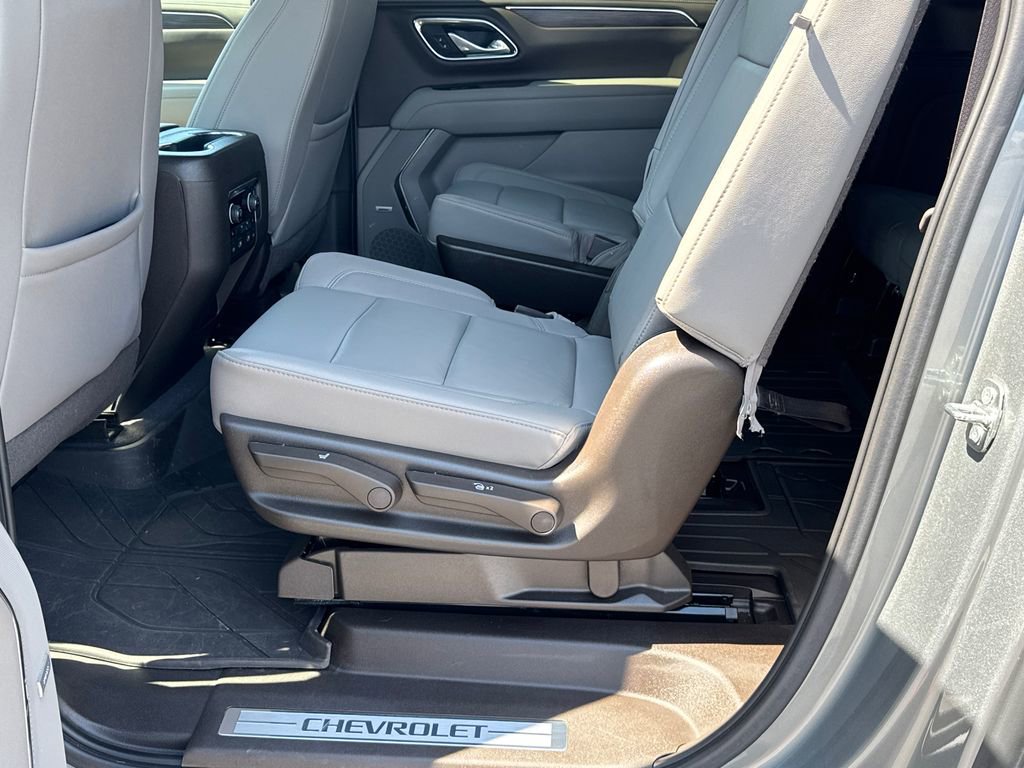 Used 2023 Chevrolet Suburban Z71 w/ Luxury Package image 21