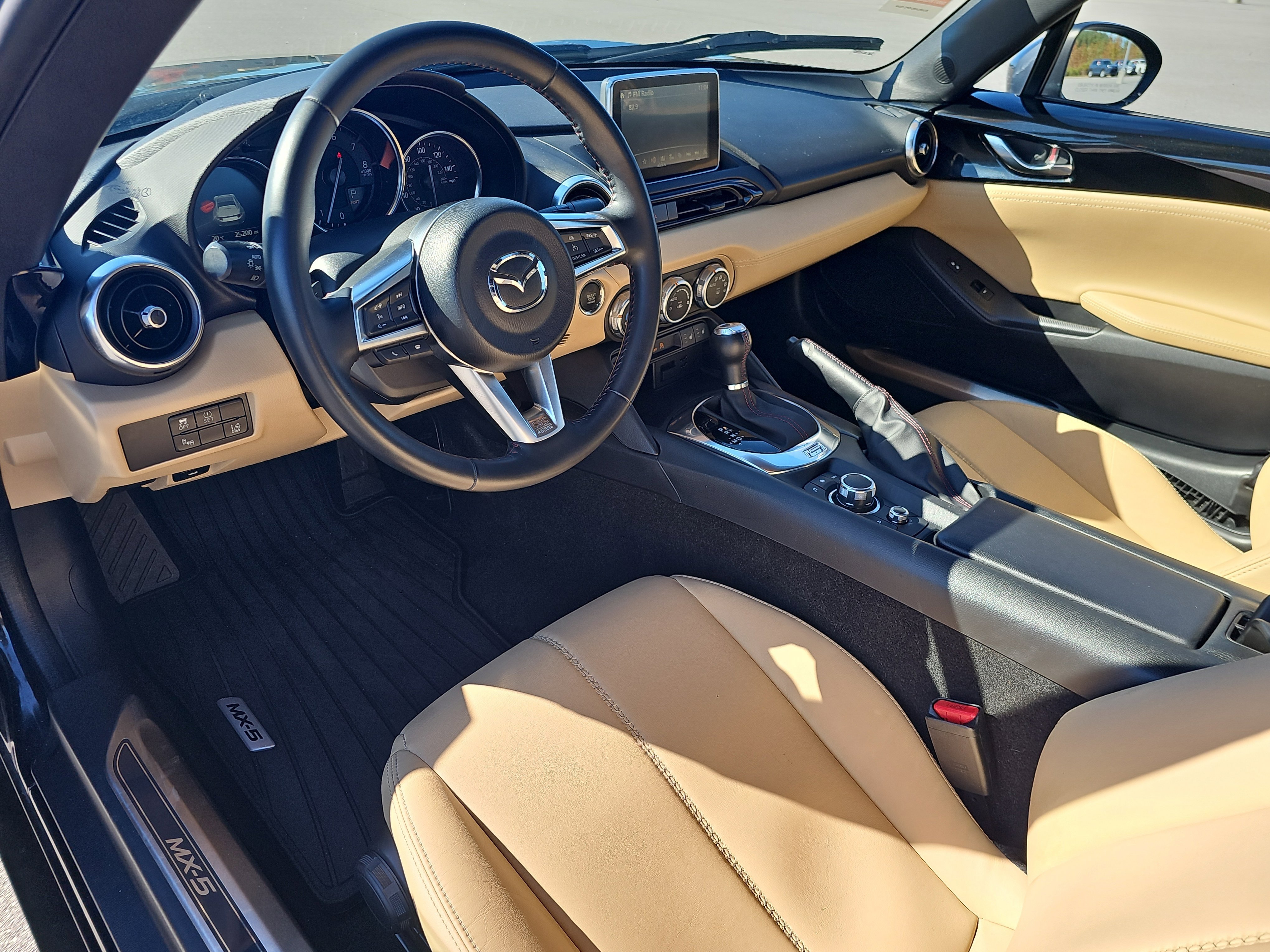 Used 2017 MAZDA MX-5 Miata RF Grand Touring image 13