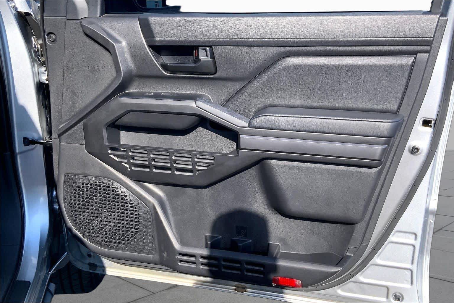 Used 2025 Toyota Tacoma SR5 AWD/4WD image 23
