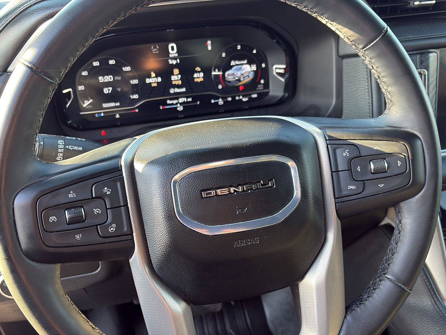 Used 2024 GMC Yukon Denali AWD/4WD image 14
