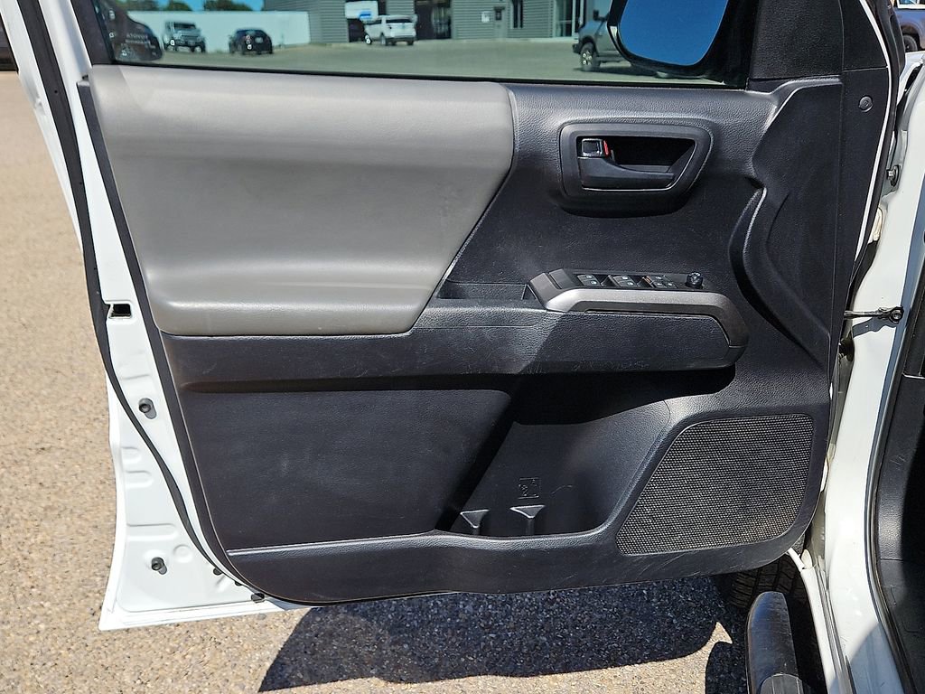 Used 2020 Toyota Tacoma SR5 w/ SR5 Appearance Package (SM) RWD image 14