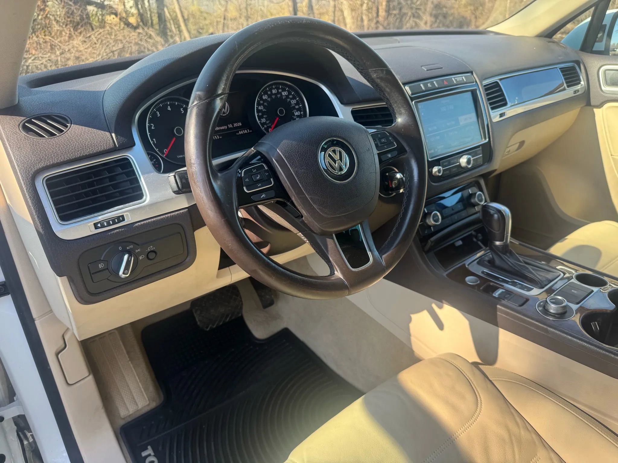 Used 2015 Volkswagen Touareg VR6 image 16