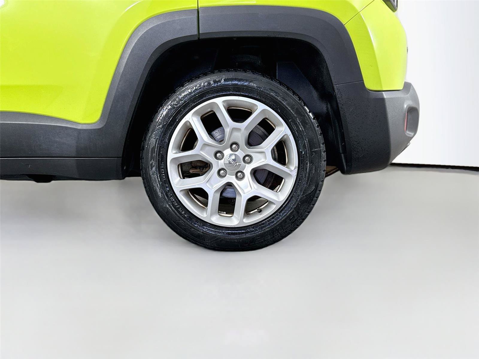 Used 2017 Jeep Renegade Latitude w/ Cold Weather Group AWD/4WD image 11