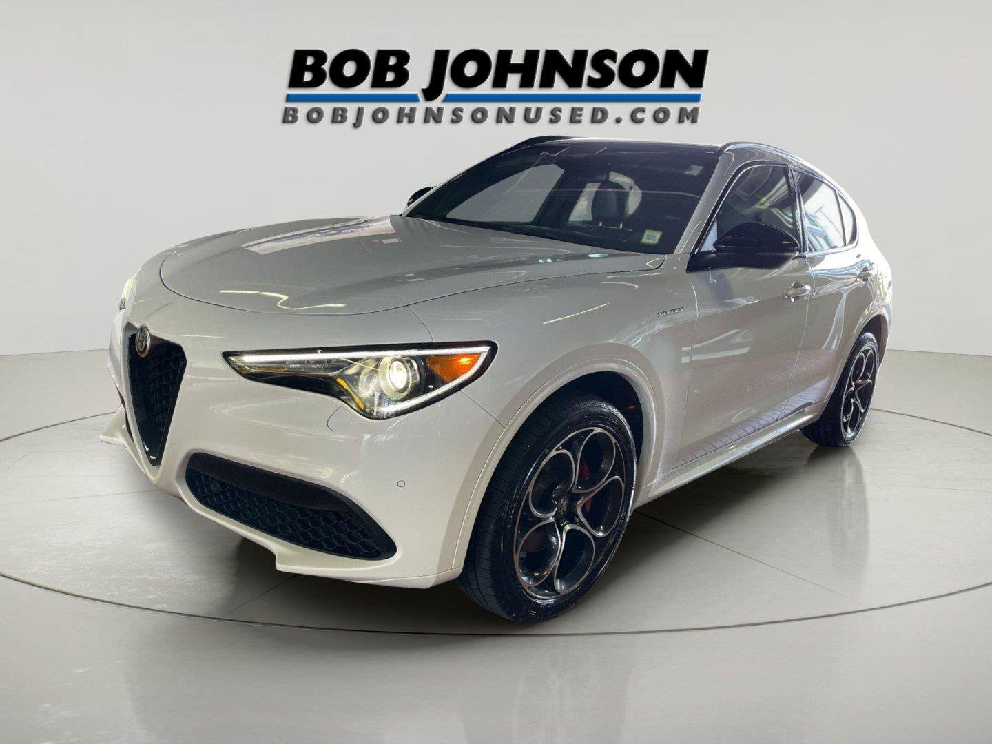Used 2023 Alfa Romeo Stelvio Veloce AWD/4WD image 3