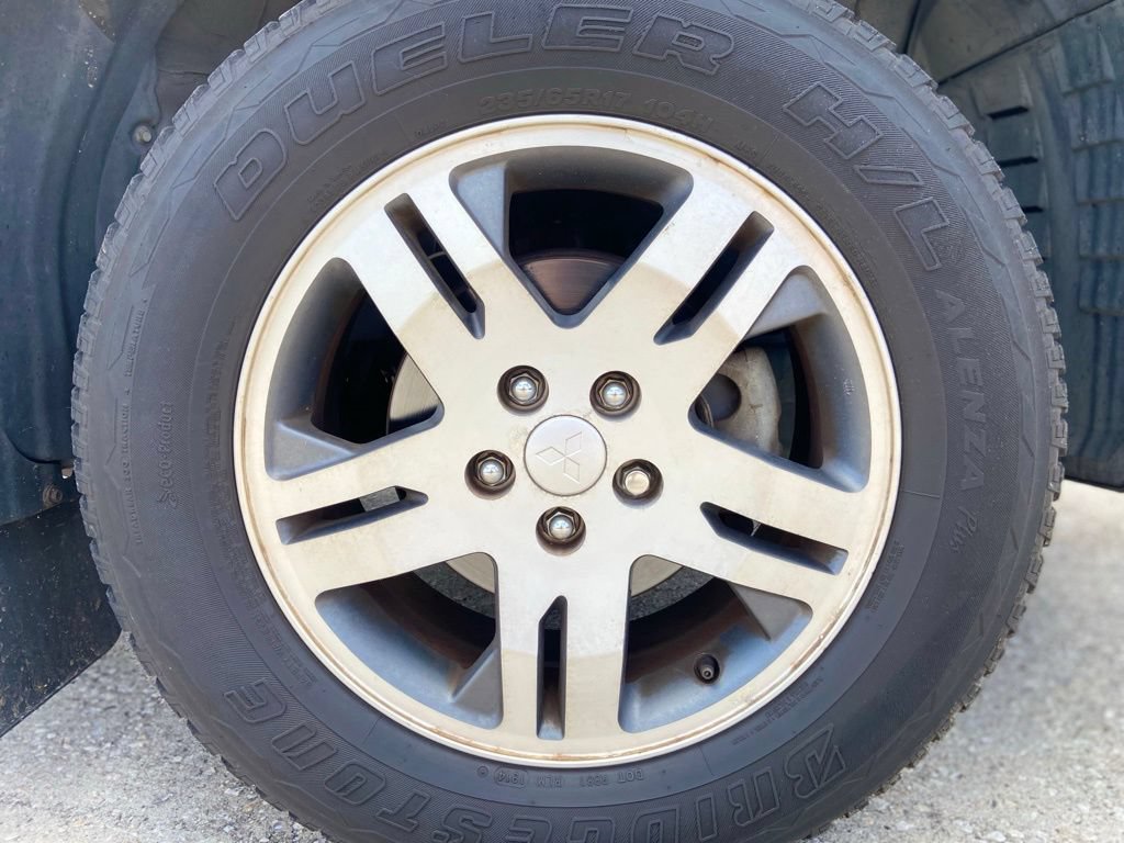 Used 2004 Mitsubishi Endeavor XLS AWD/4WD image 12