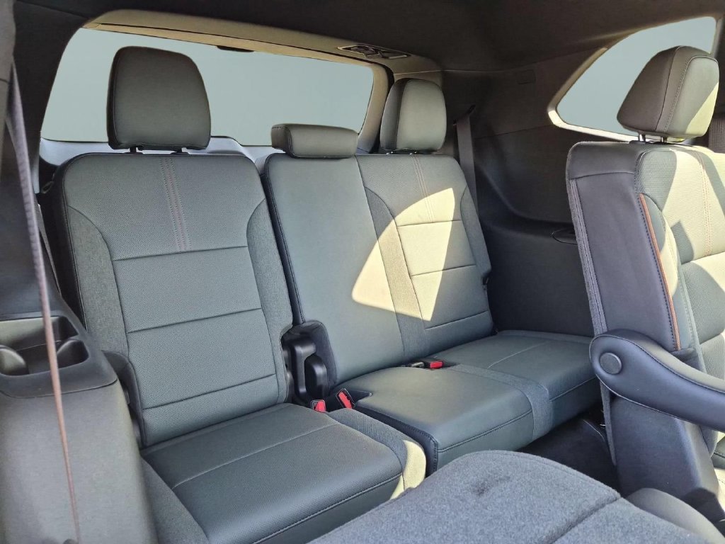 New 2026 GMC Acadia AT4 w/ Luxury Package AWD/4WD image 28