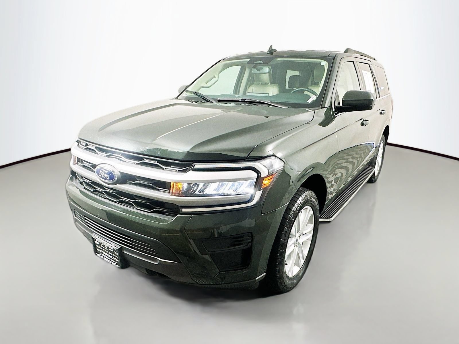Used 2022 Ford Expedition XLT AWD/4WD image 3
