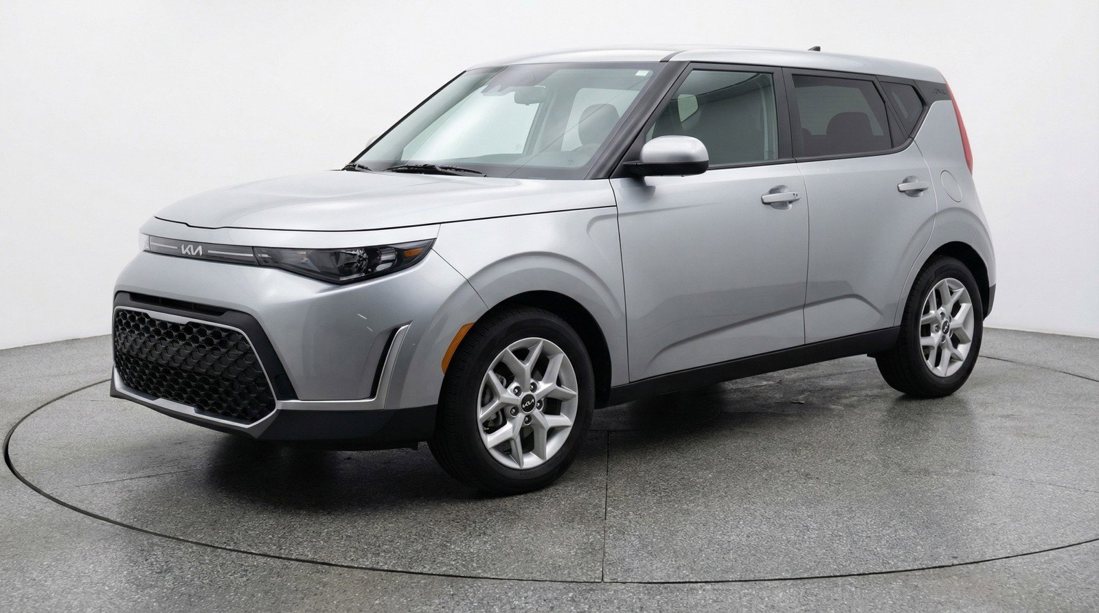 Used 2025 Kia Soul LX w/ LX Technology Package FWD image 3
