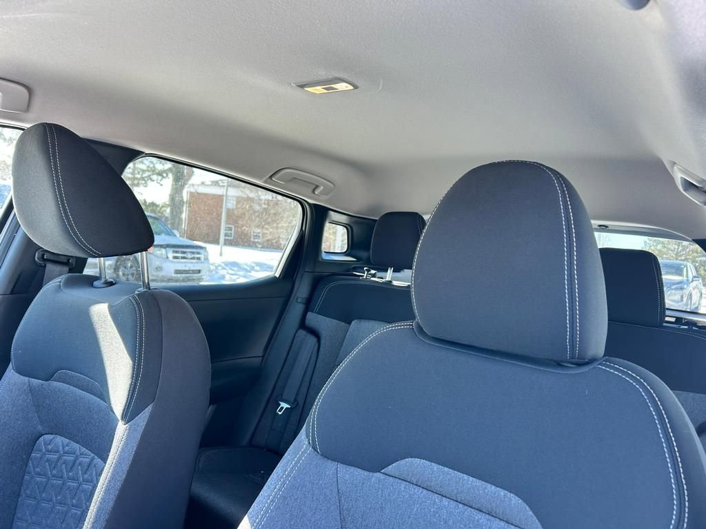 Used 2025 Nissan Kicks SV AWD/4WD image 26