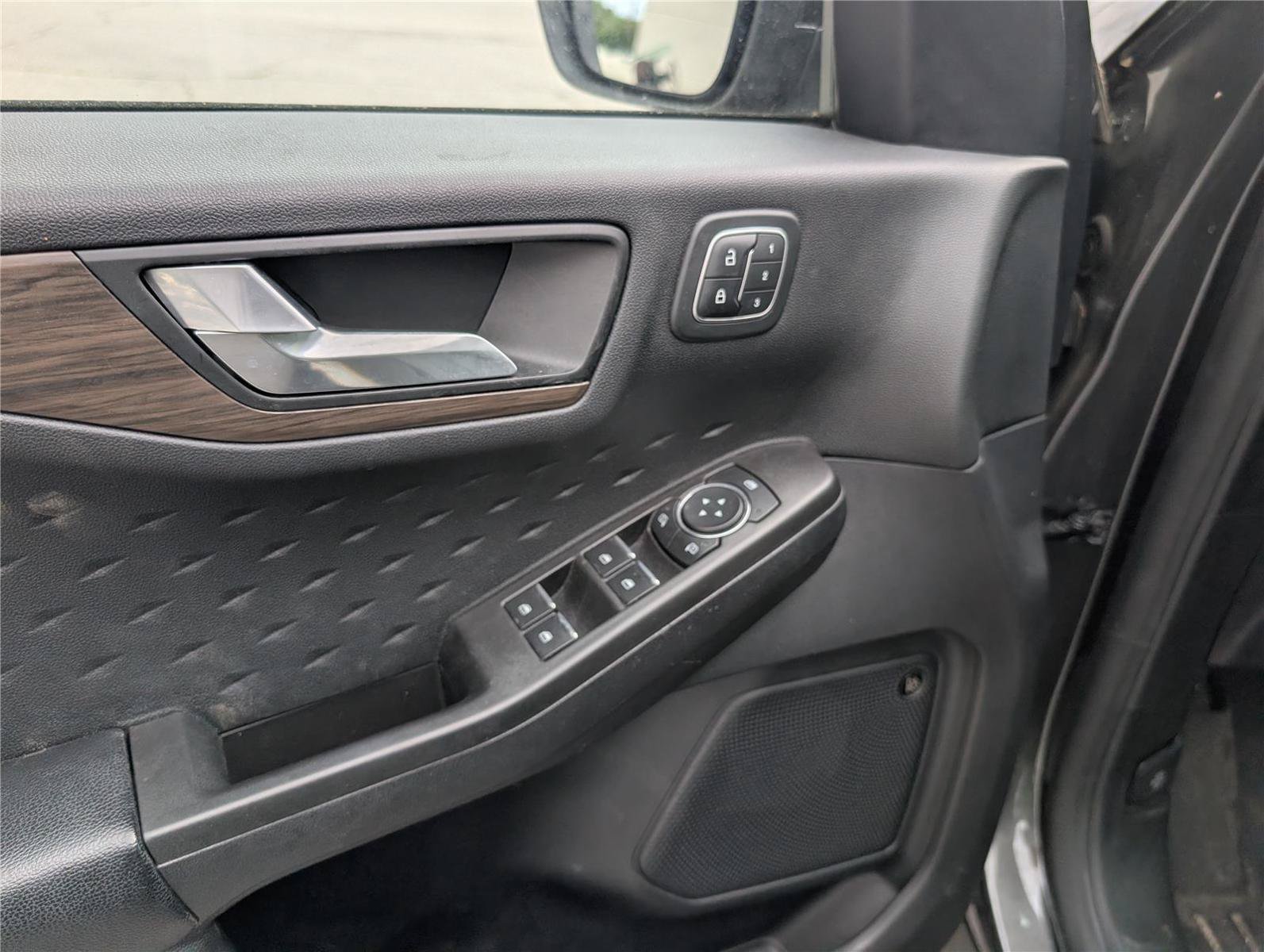 Used 2020 Ford Escape Titanium AWD/4WD image 21