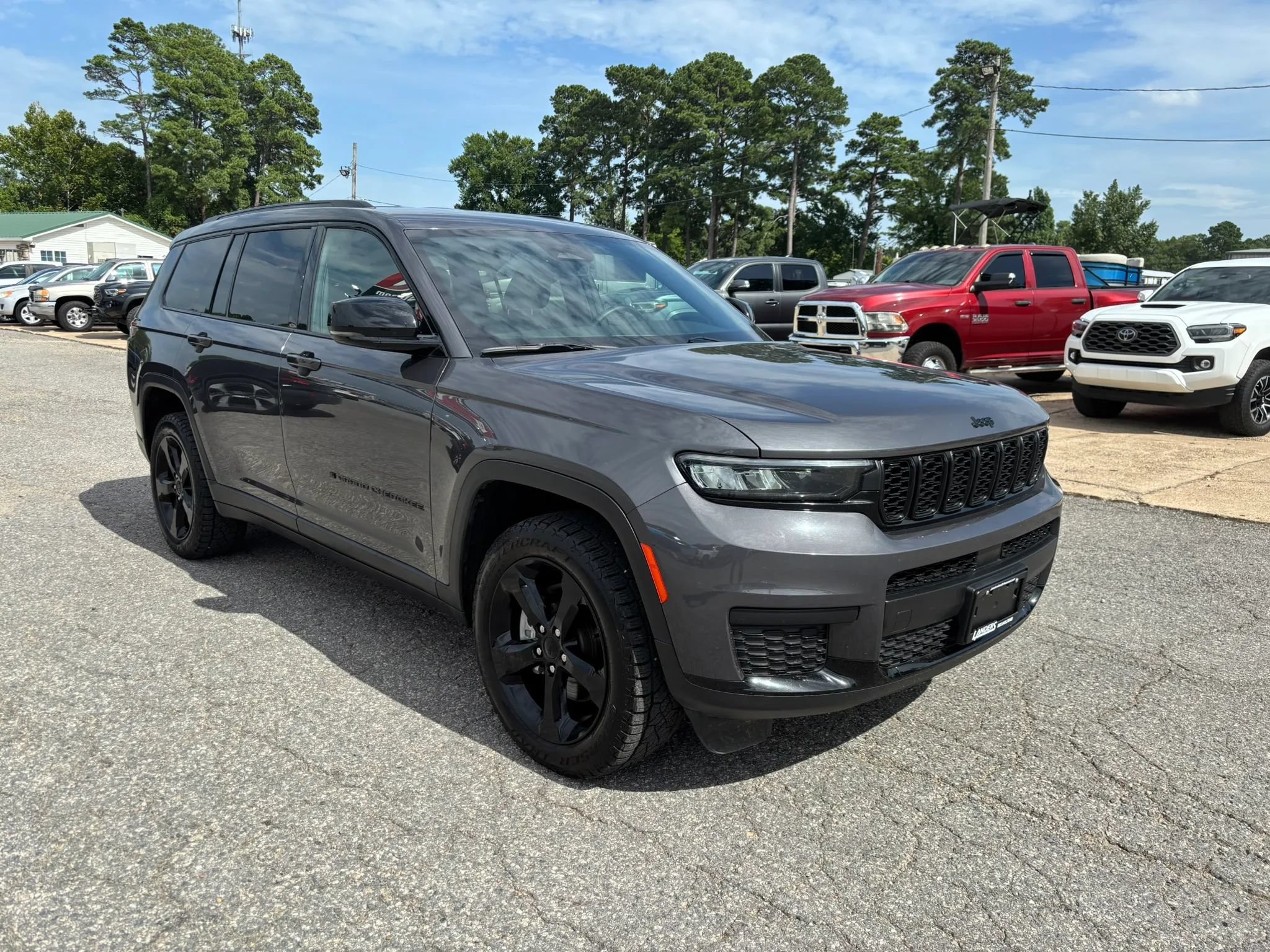 Used 2023 Jeep Grand Cherokee L Laredo AWD/4WD image 7
