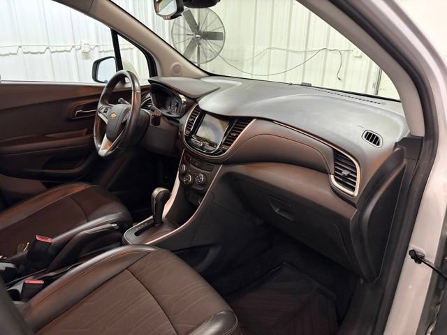 Used 2020 Chevrolet Trax LT w/ LT Convenience Package AWD/4WD image 22