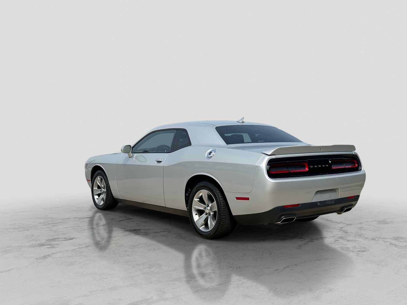 Used 2020 Dodge Challenger SXT RWD image 4