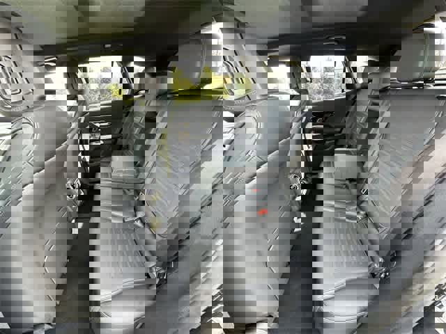 Used 2025 Mercedes-Benz GLC 300 4MATIC image 18