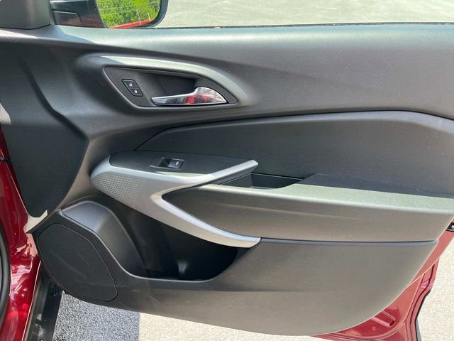 Used 2025 Chevrolet Trax LS FWD image 23