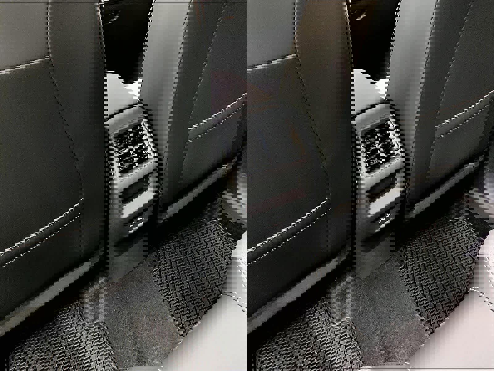 New 2026 Volkswagen Tiguan SE image 16