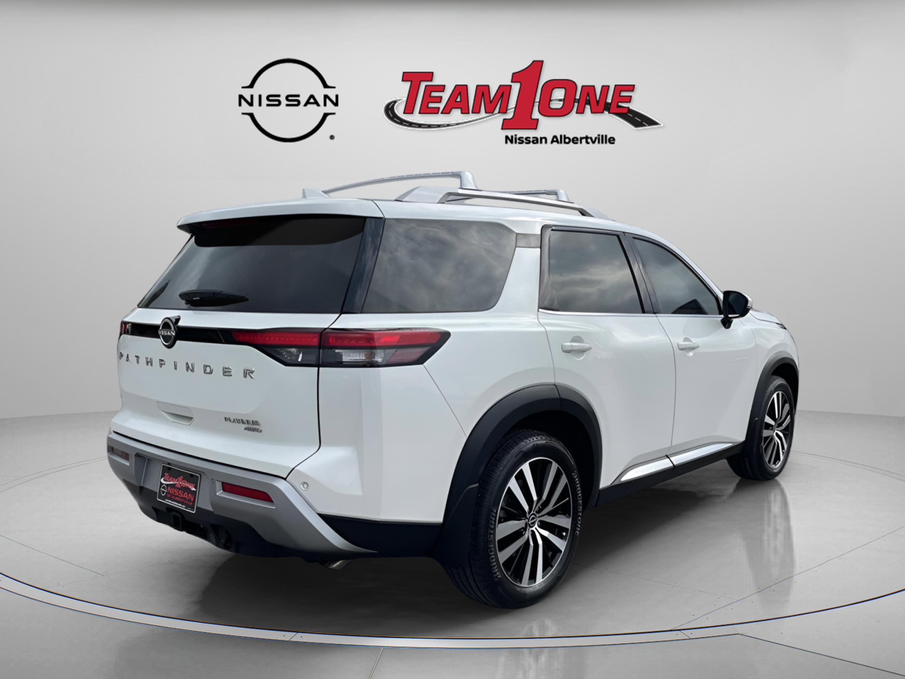Used 2024 Nissan Pathfinder Platinum w/ Cargo Package image 7