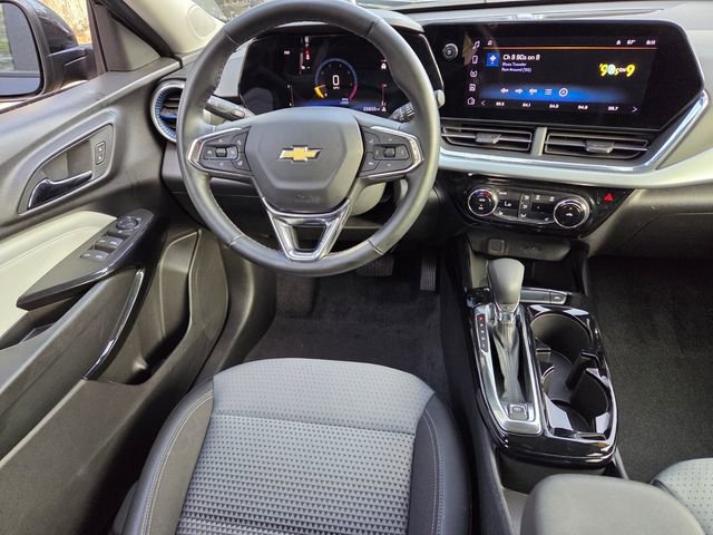 Certified 2025 Chevrolet Trax LT w/ LT Convenience Package FWD image 14