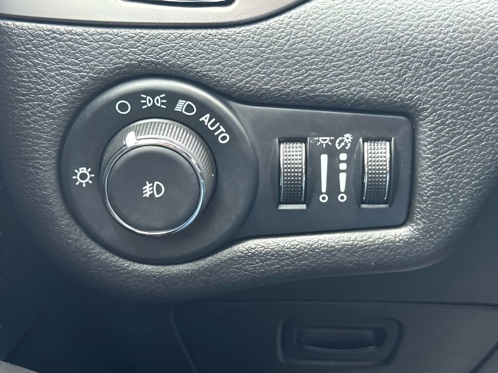 Used 2022 Jeep Cherokee Latitude Lux AWD/4WD image 16