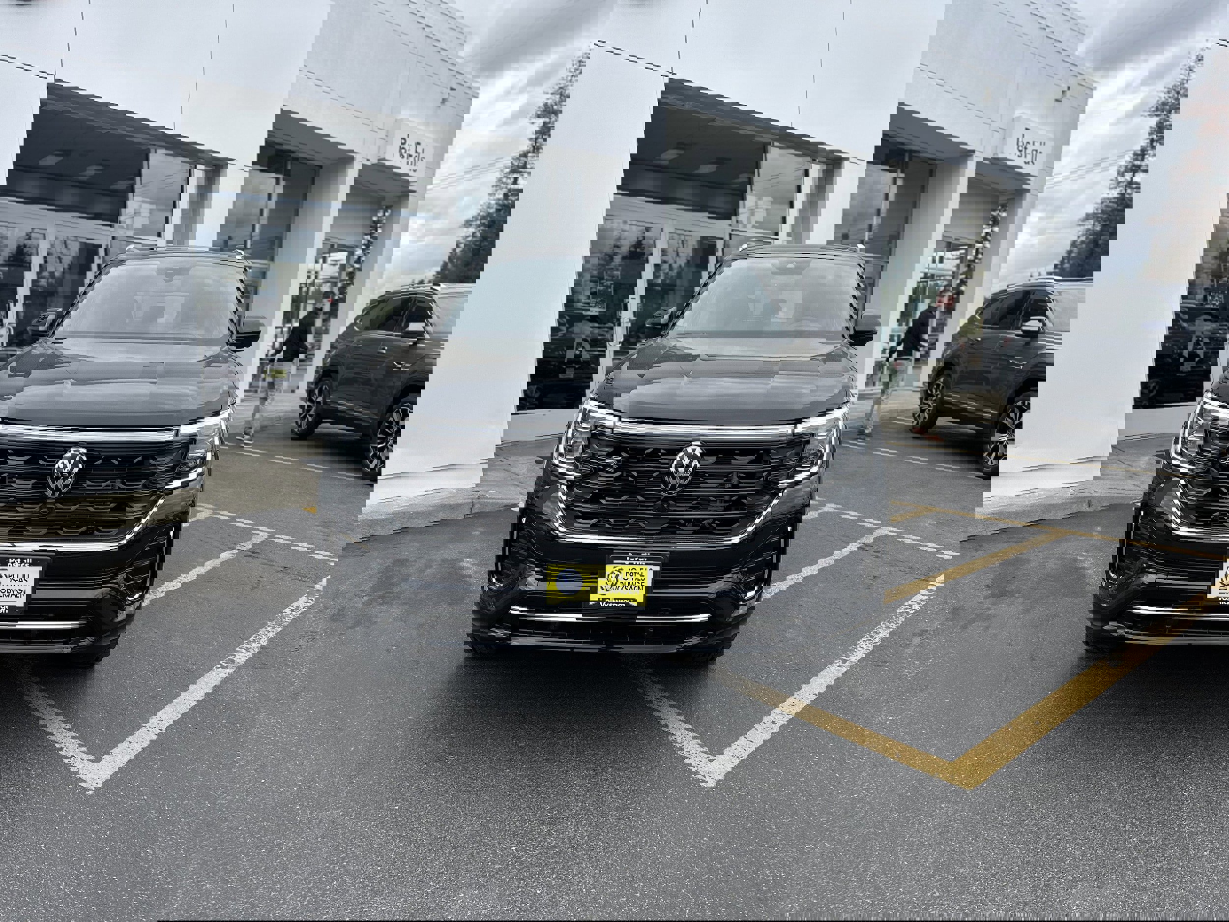 New 2025 Volkswagen Atlas Cross Sport SEL Premium R-Line image 2