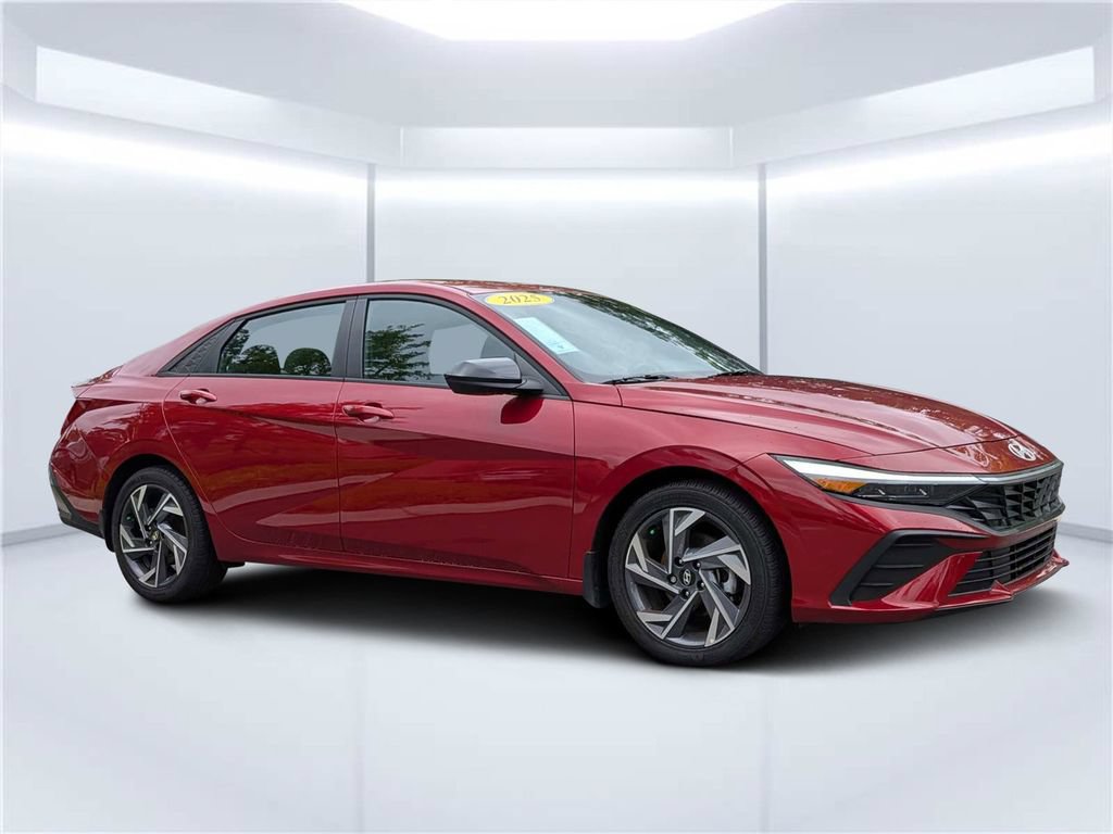 Used 2025 Hyundai Elantra Sport FWD image 1