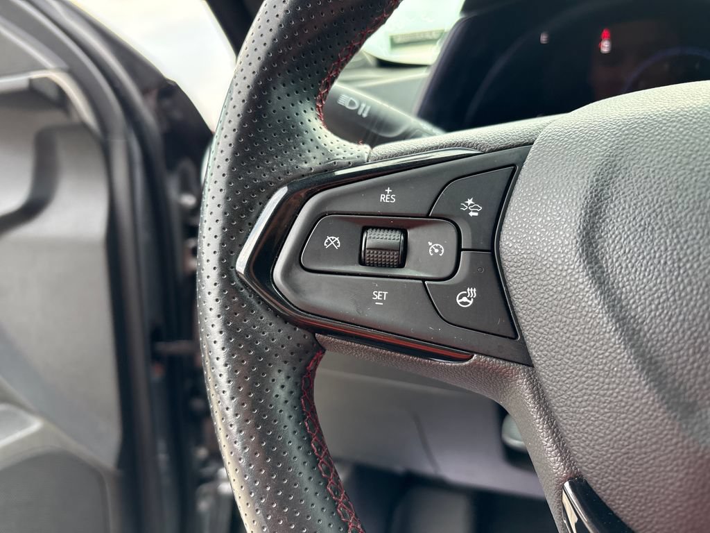 Used 2025 Chevrolet Trax RS w/ Driver Confidence Package FWD image 39