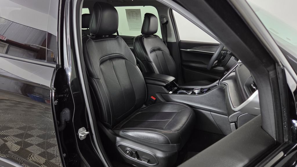 Used 2023 Jeep Grand Cherokee L Limited w/ Luxury Tech Group II AWD/4WD image 43