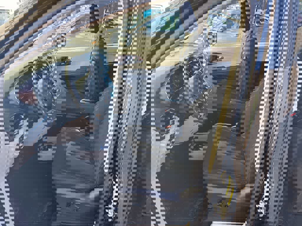 Used 2023 Chrysler Voyager LX image 31