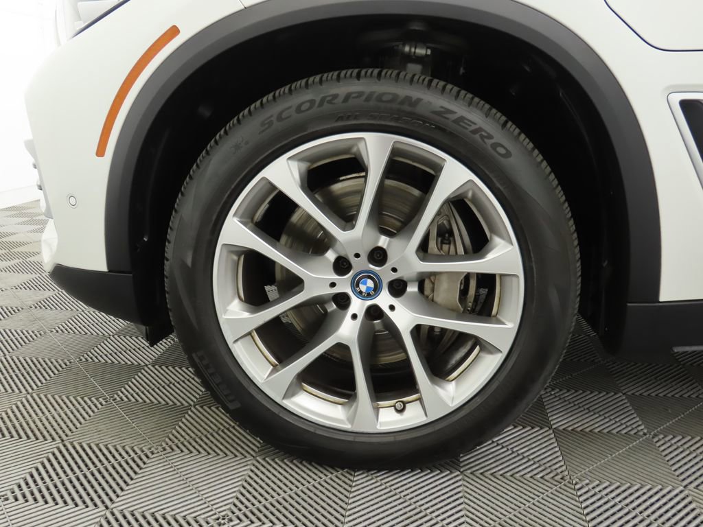 Used 2022 BMW X5 xDrive45e w/ Climate Comfort Package image 29
