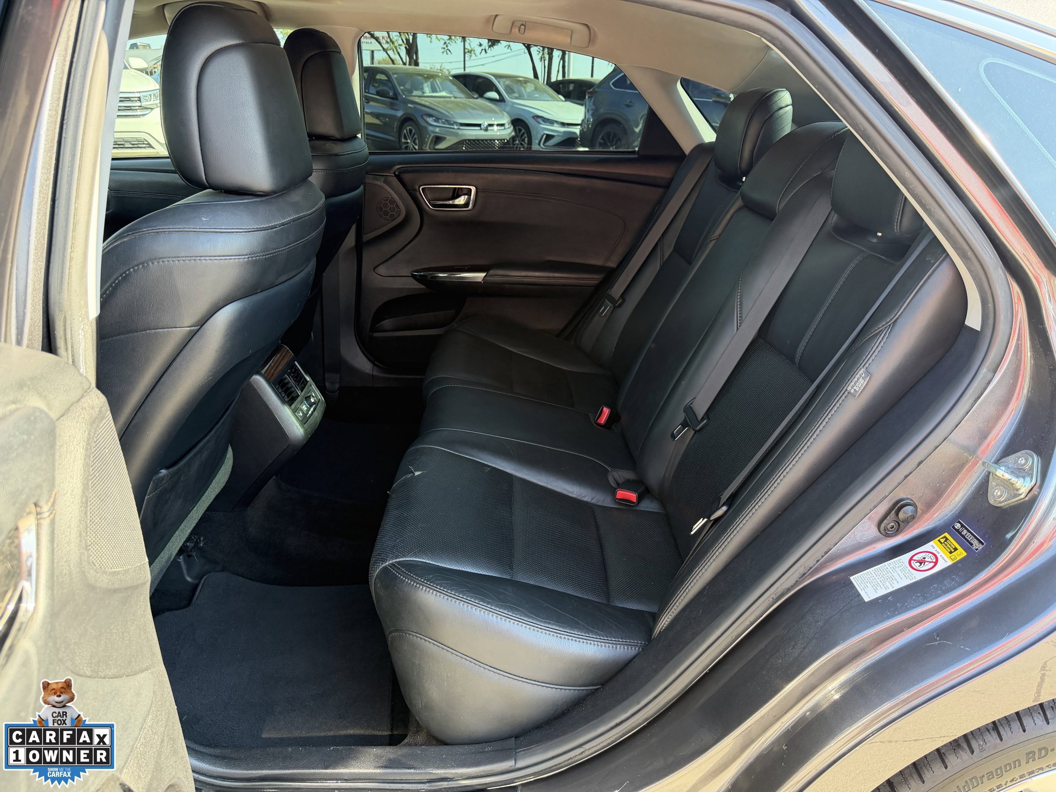 Used 2014 Toyota Avalon Limited w/ Technology Package FWD image 31