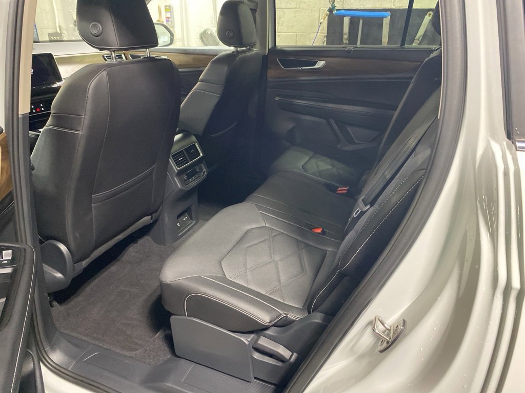 Used 2025 Volkswagen Atlas SE image 18