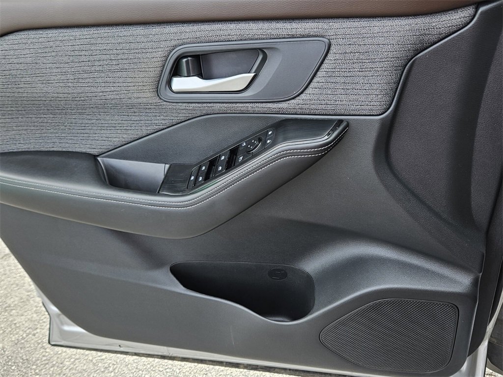 Used 2021 Nissan Rogue SV image 27