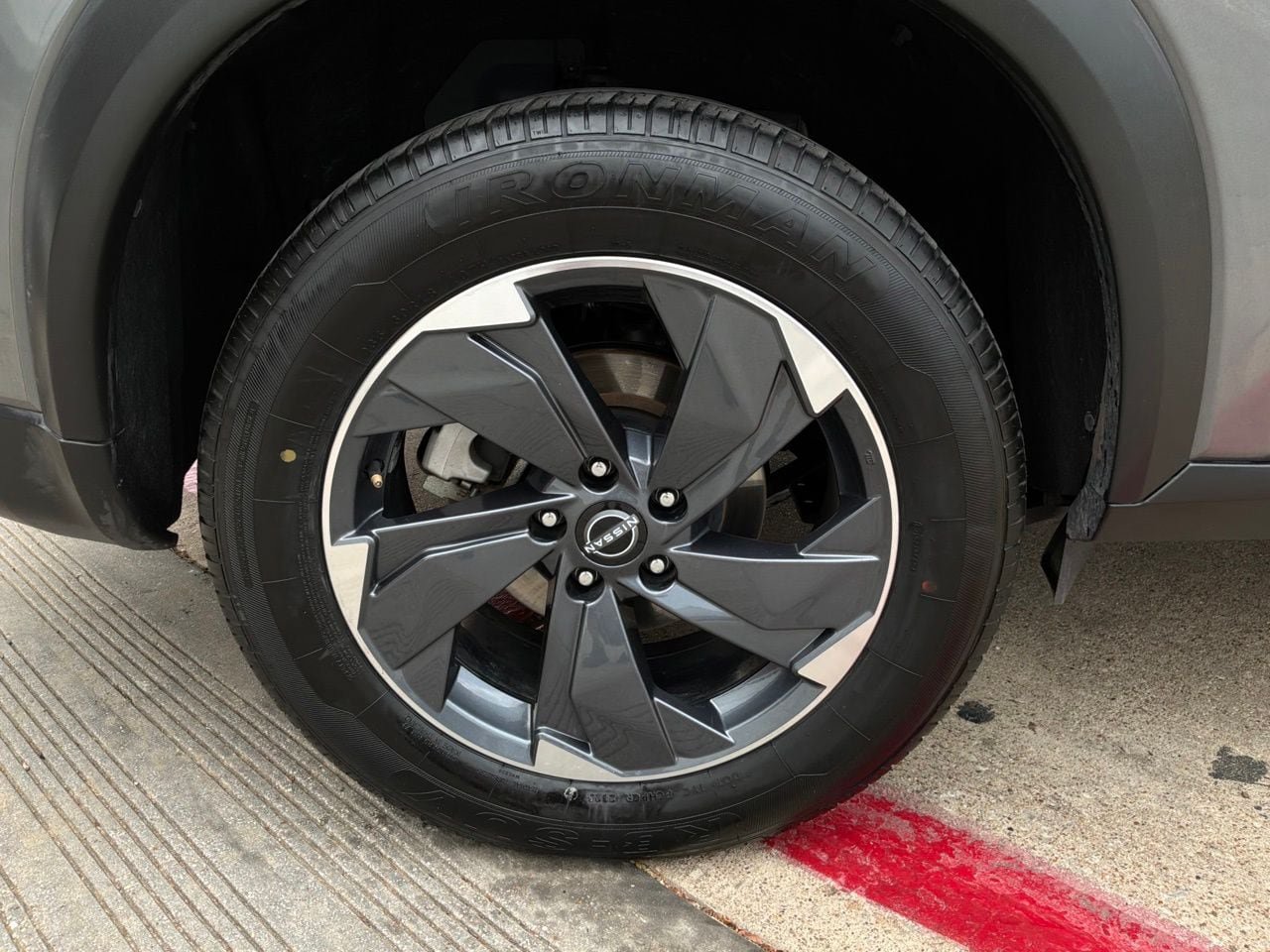 Used 2025 Nissan Rogue SV FWD image 9