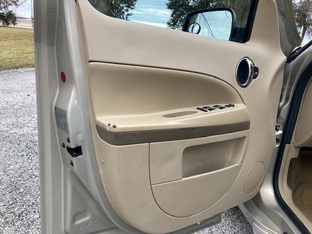 Used 2009 Chevrolet HHR LT w/ LT Preferred Equipment Group image 12