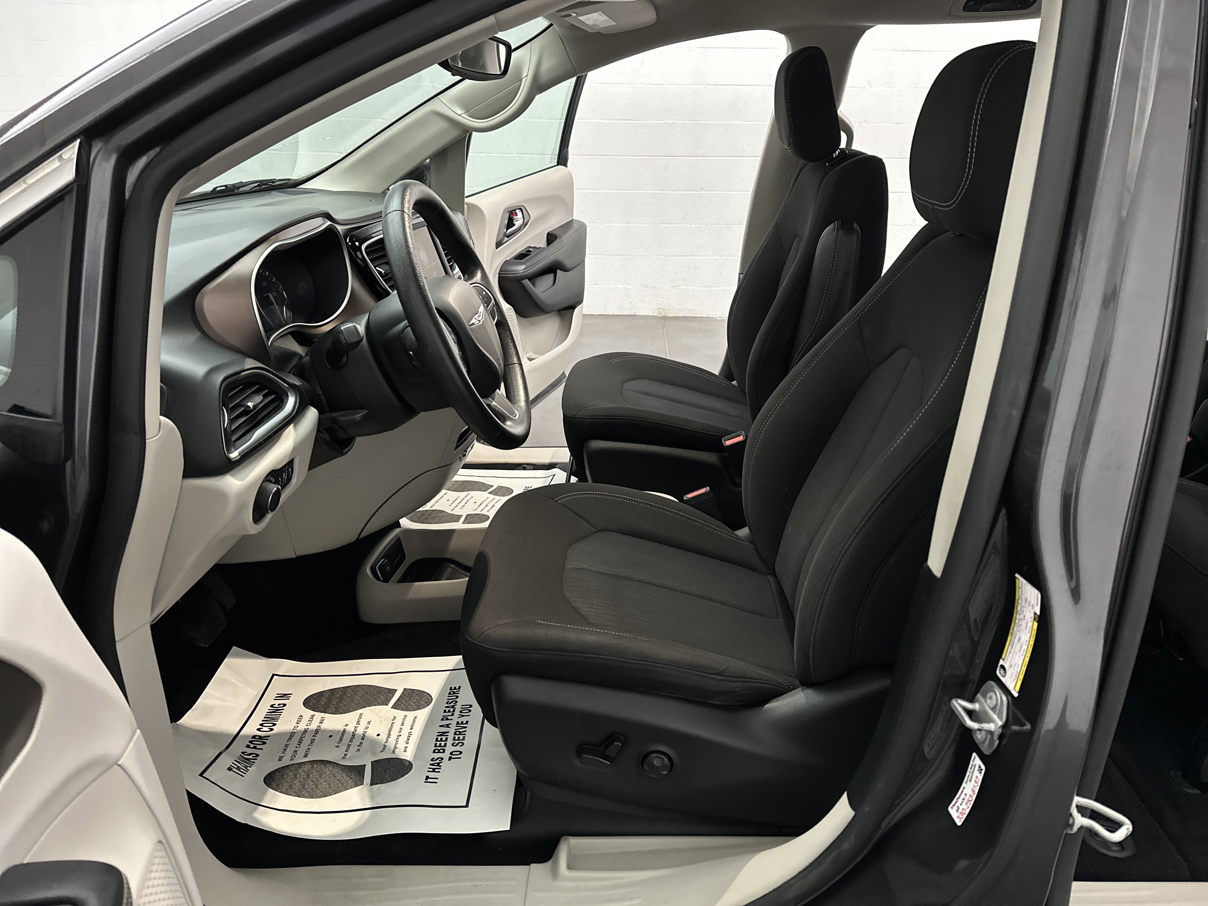 Used 2021 Chrysler Voyager LX FWD image 17