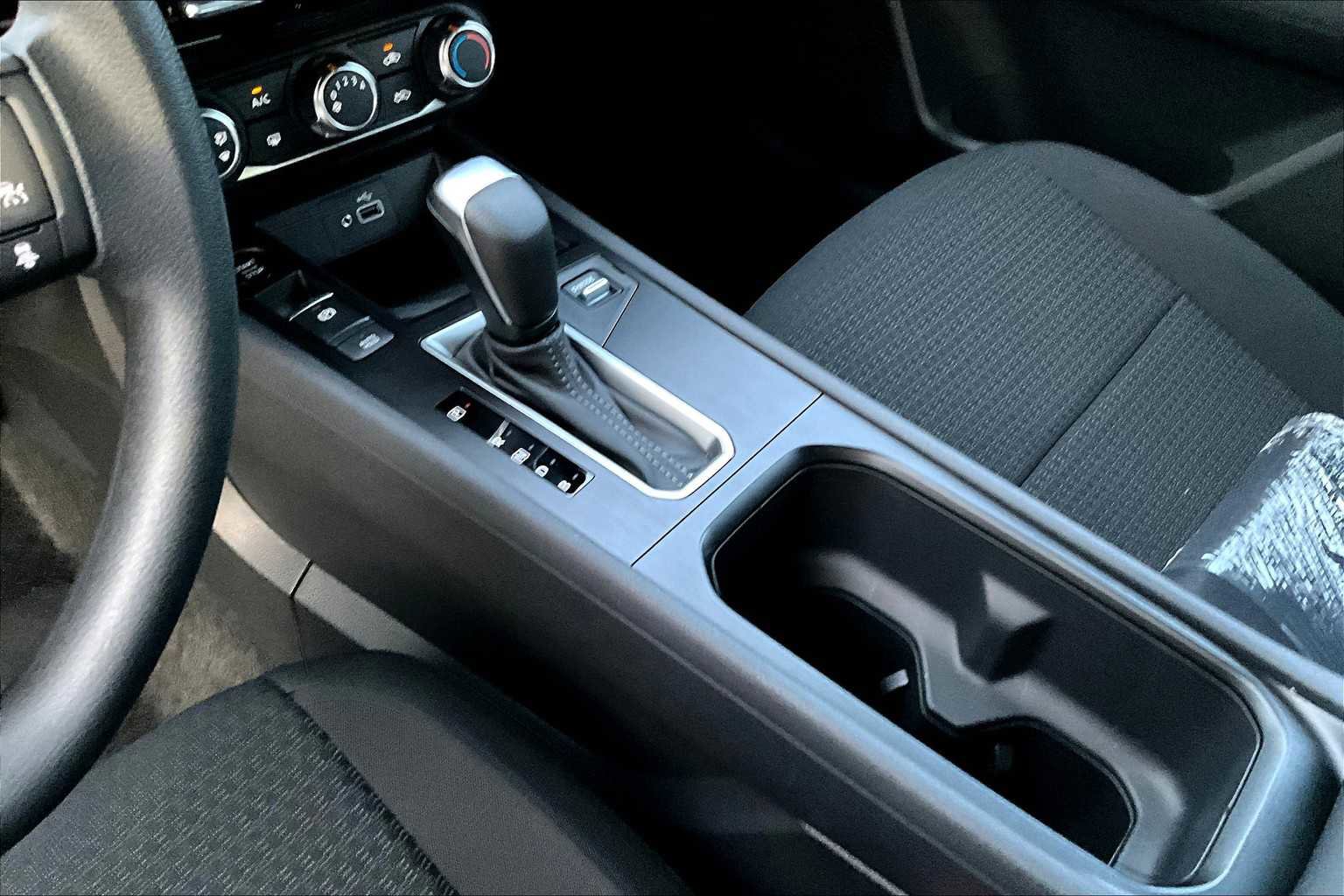 New 2025 Nissan Kicks S image 11