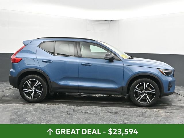 Used 2024 Volvo XC40 B5 Core image 12