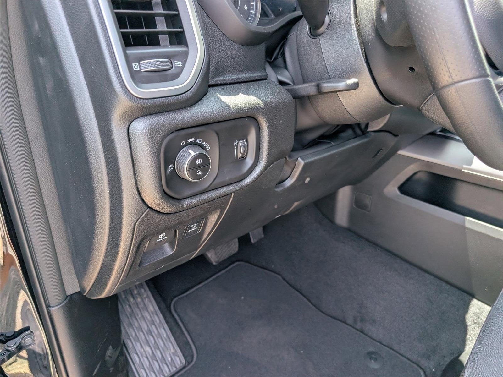 New 2026 RAM 1500 Express AWD/4WD image 16
