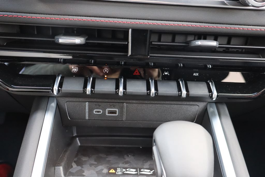 New 2026 Chevrolet Colorado Z71 w/ Midnight Edition AWD/4WD image 18