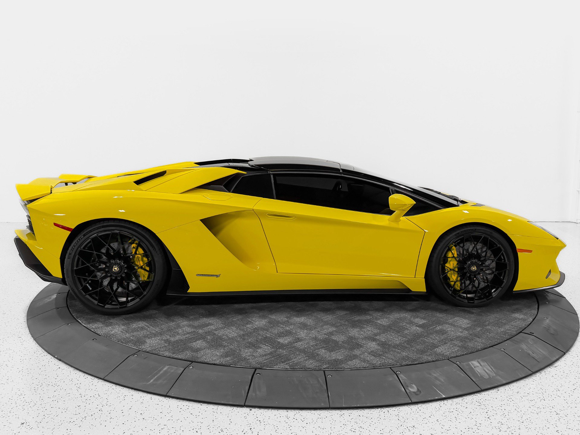 Used 2018 Lamborghini Aventador S AWD/4WD image 10