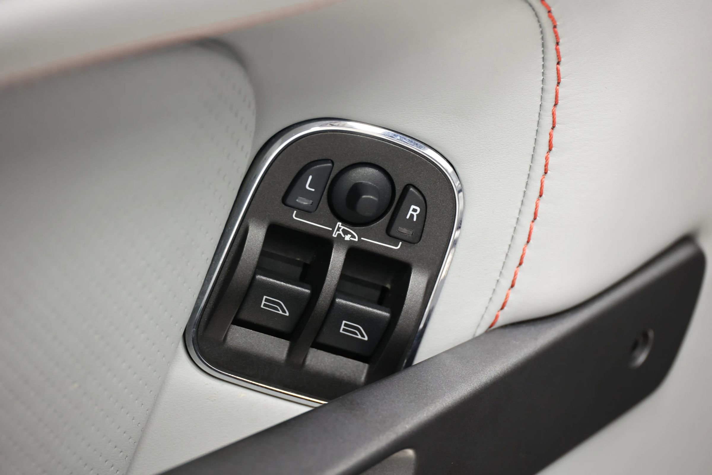 Used 2016 Aston Martin V8 Vantage GT RWD image 10