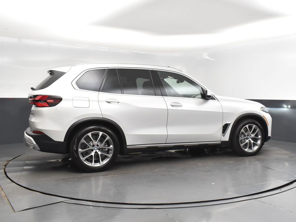 New 2026 BMW X5 xDrive50e image 8