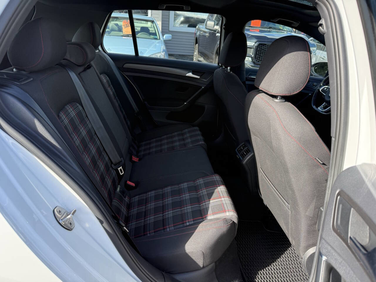 Used 2018 Volkswagen GTI SE image 11