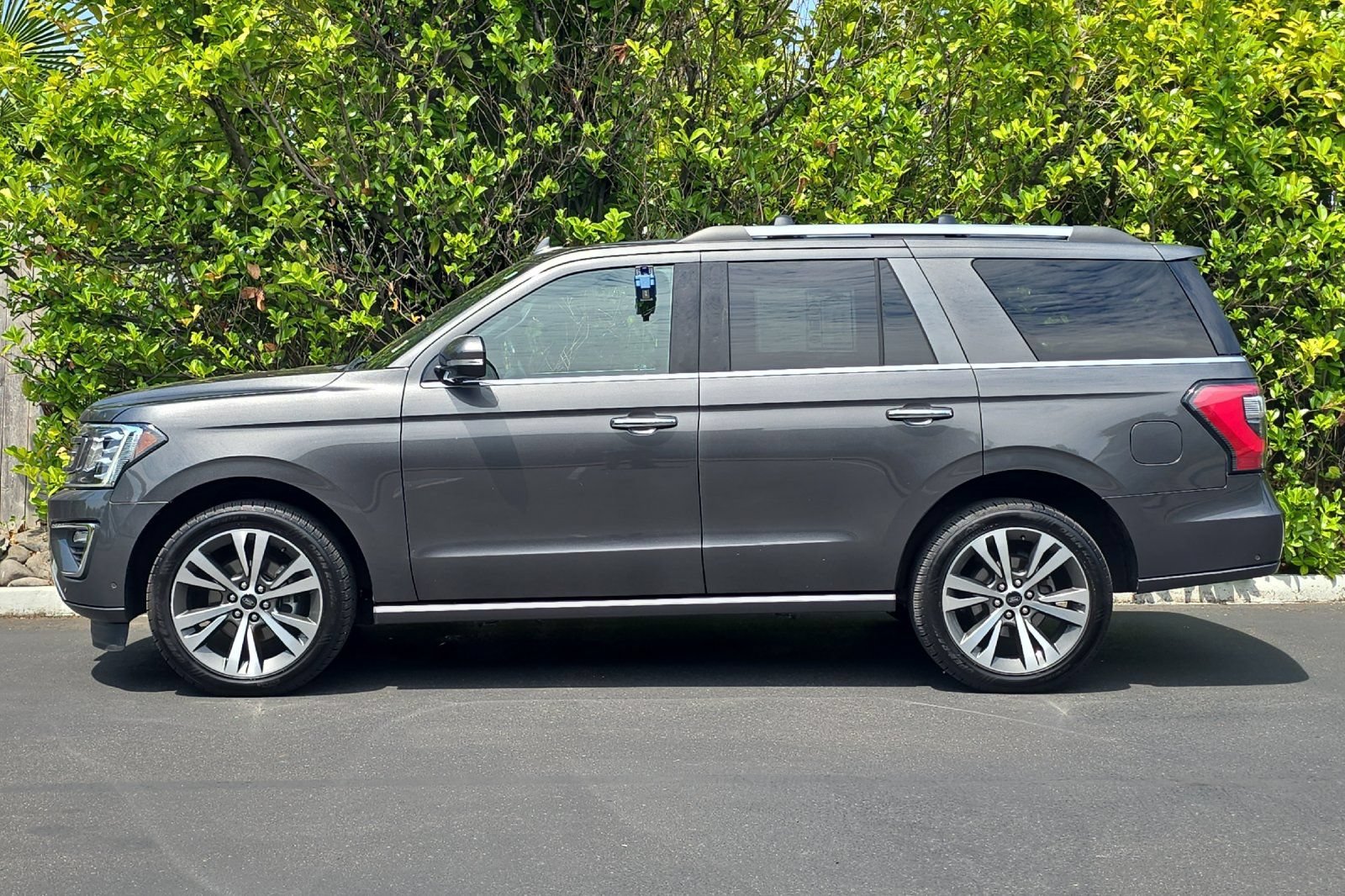 Used 2020 Ford Expedition Limited w/ Equipment Group 302A AWD/4WD image 7