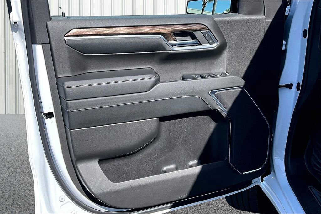 Used 2023 Chevrolet Silverado 1500 RST w/ Z71 Off-Road Package AWD/4WD image 16