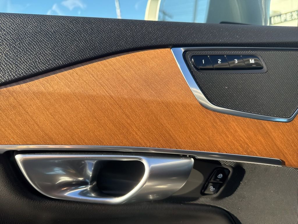 Used 2024 Volvo XC90 B5 Plus image 12